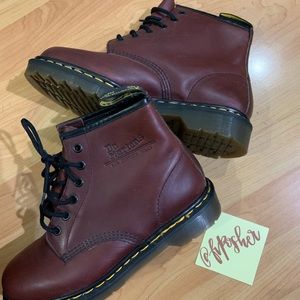 Dr Marten 101 6 Eye Ankle Boot